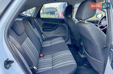 Хэтчбек Ford Focus 2011 в 