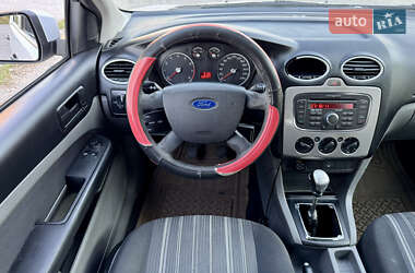 Хэтчбек Ford Focus 2011 в 