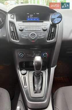 Хэтчбек Ford Focus 2015 в 