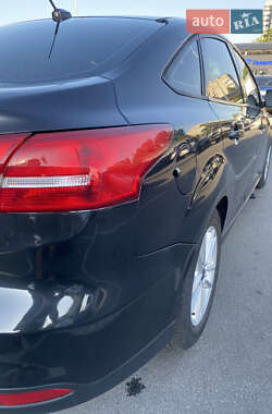 Седан Ford Focus 2015 в 