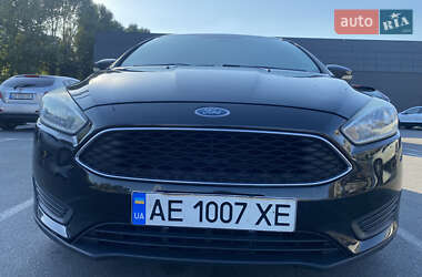 Седан Ford Focus 2015 в 
