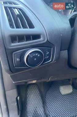 Седан Ford Focus 2015 в 
