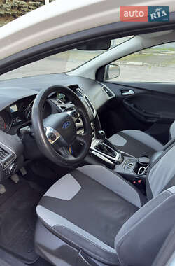 Хэтчбек Ford Focus 2013 в 