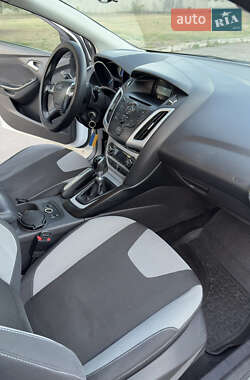 Хэтчбек Ford Focus 2013 в 