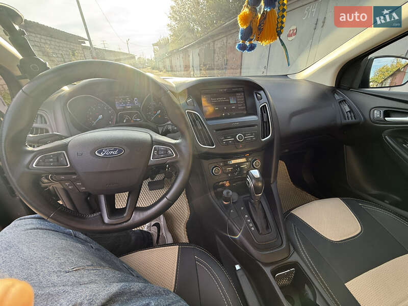 Хэтчбек Ford Focus 2015 в Харькове