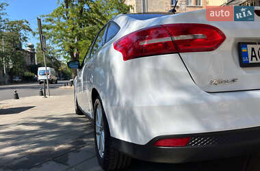 Седан Ford Focus 2015 в 