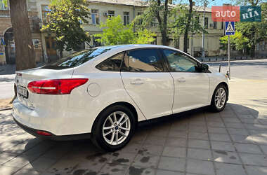 Седан Ford Focus 2015 в 