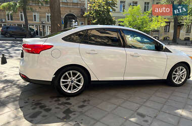 Седан Ford Focus 2015 в 