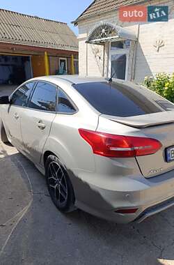 Седан Ford Focus 2015 в 