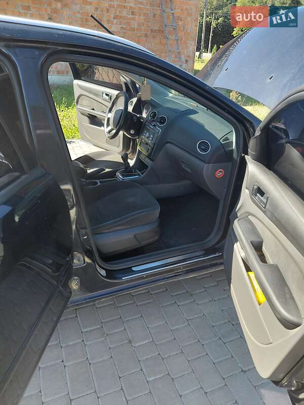 Универсал Ford Focus 2005 в Старой Жадовой