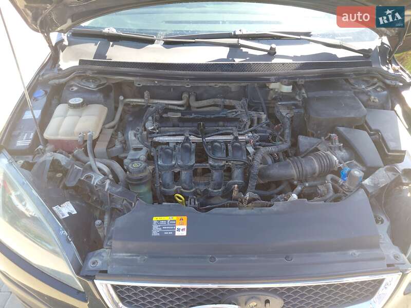 Универсал Ford Focus 2005 в Старой Жадовой