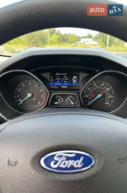 Седан Ford Focus 2015 в 