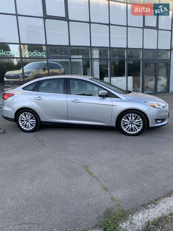 Седан Ford Focus 2015 в Сумах