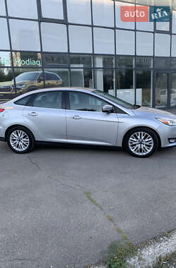Седан Ford Focus 2015 в 