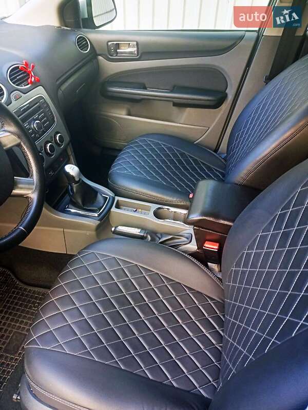 Хэтчбек Ford Focus 2011 в Киеве