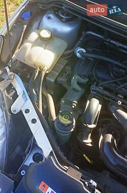 Хэтчбек Ford Focus 2011 в 
