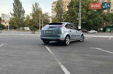 Хэтчбек Ford Focus 2005 в 