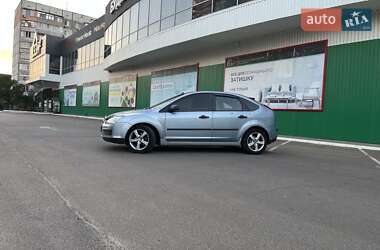 Хэтчбек Ford Focus 2005 в 