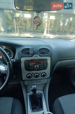 Хэтчбек Ford Focus 2010 в 