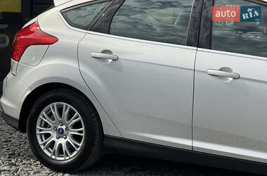 Хэтчбек Ford Focus 2011 в 