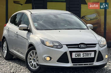 Хэтчбек Ford Focus 2011 в 