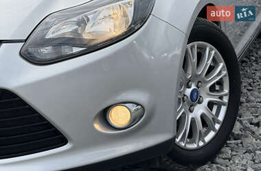 Хэтчбек Ford Focus 2011 в 