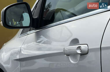 Хэтчбек Ford Focus 2011 в 