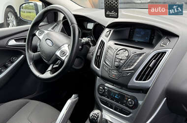 Хэтчбек Ford Focus 2011 в 