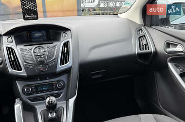 Хэтчбек Ford Focus 2011 в 