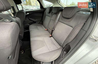 Хэтчбек Ford Focus 2011 в 