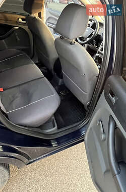 Хэтчбек Ford Focus 2006 в 