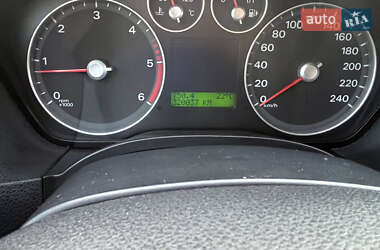 Хэтчбек Ford Focus 2006 в 