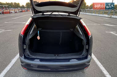 Хэтчбек Ford Focus 2006 в 