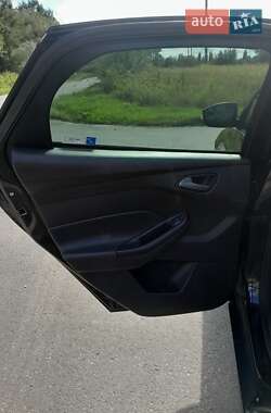 Хэтчбек Ford Focus 2015 в 