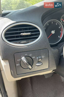 Седан Ford Focus 2005 в 