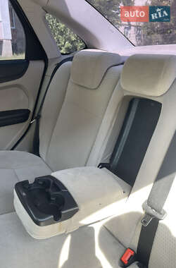 Седан Ford Focus 2005 в 