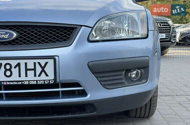Хэтчбек Ford Focus 2005 в 