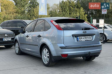 Хэтчбек Ford Focus 2005 в 