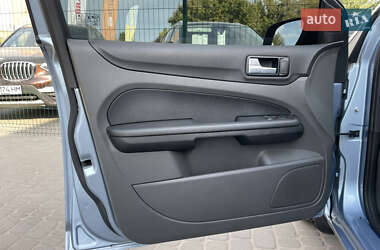 Хэтчбек Ford Focus 2005 в 