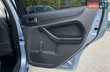 Хэтчбек Ford Focus 2005 в 