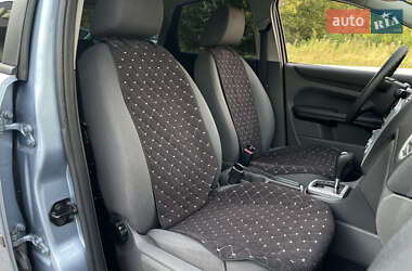 Хэтчбек Ford Focus 2005 в 
