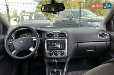 Хэтчбек Ford Focus 2005 в 