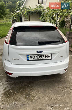 Хэтчбек Ford Focus 2010 в 