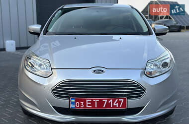 Хэтчбек Ford Focus 2014 в 