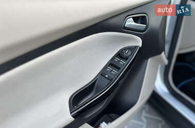 Хэтчбек Ford Focus 2014 в 