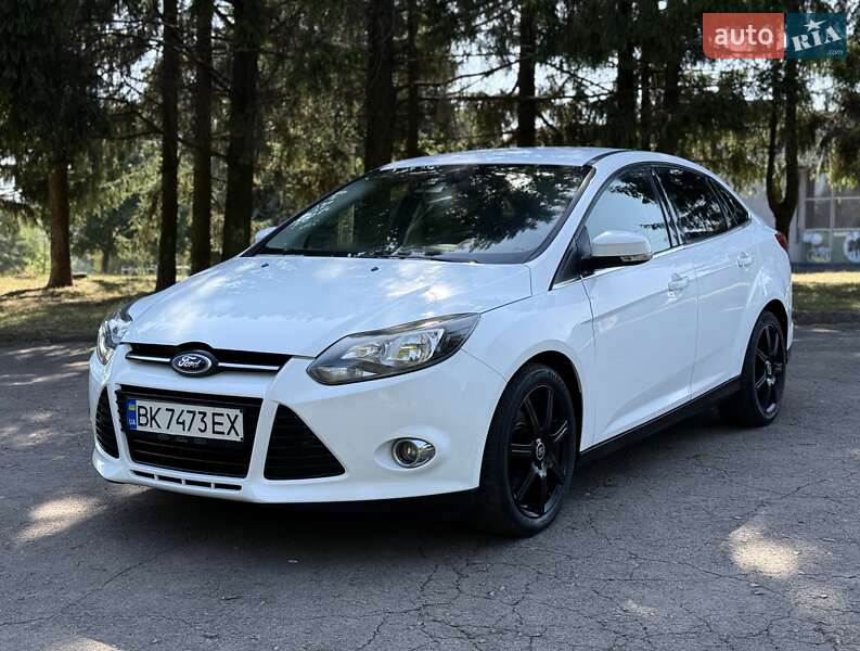 Седан Ford Focus 2011 в 
