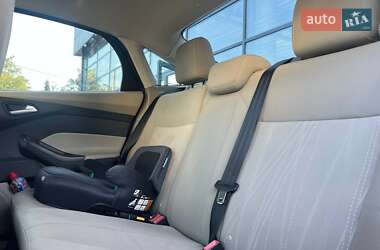 Седан Ford Focus 2015 в 