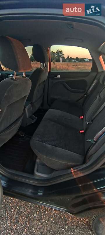 Седан Ford Focus 2006 в Краснограде