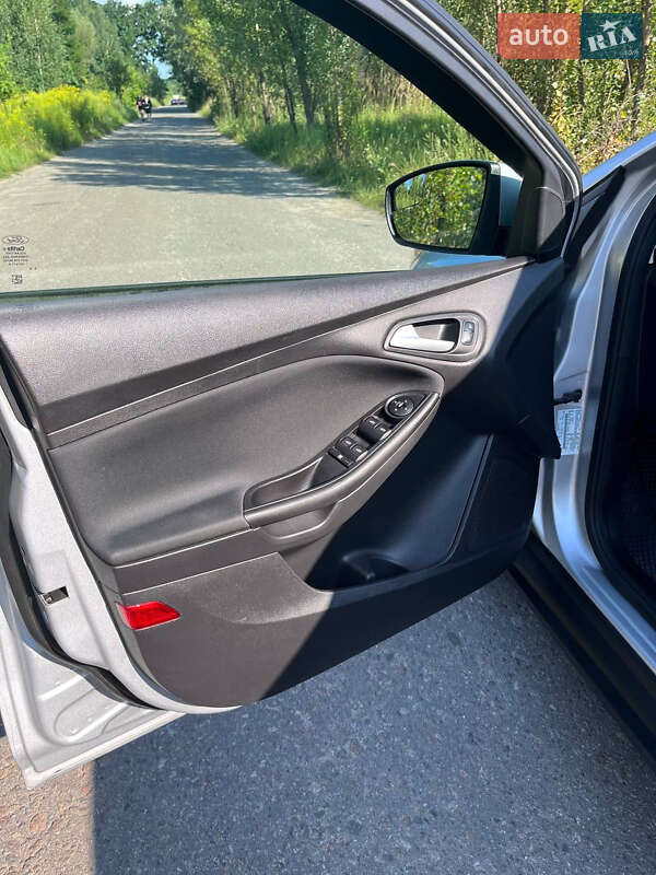 Седан Ford Focus 2015 в Киеве фото 26 Седан Ford Focus 2015 в Киеве