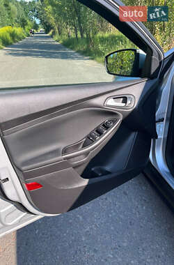 Седан Ford Focus 2015 в 